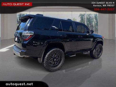 Used 2018 Toyota 4Runner TRD Off-Road AWD/4WD image 5