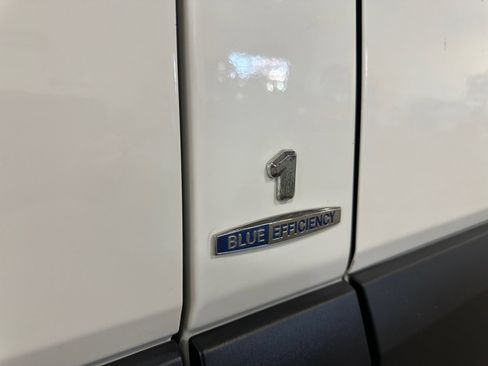 Used 2016 Mercedes-Benz Sprinter 2500 image 32