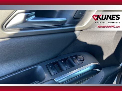 Used 2025 Chevrolet Traverse LT AWD/4WD image 14