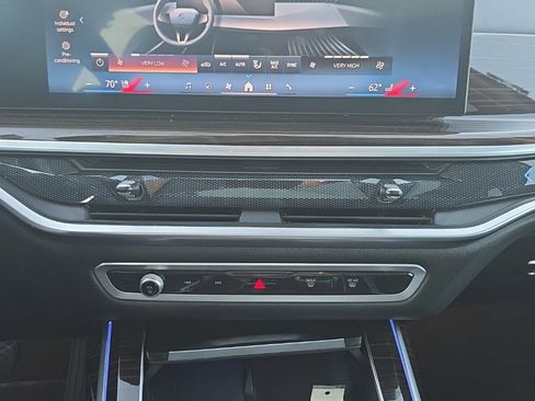 Used 2024 BMW X7 xDrive40i image 24