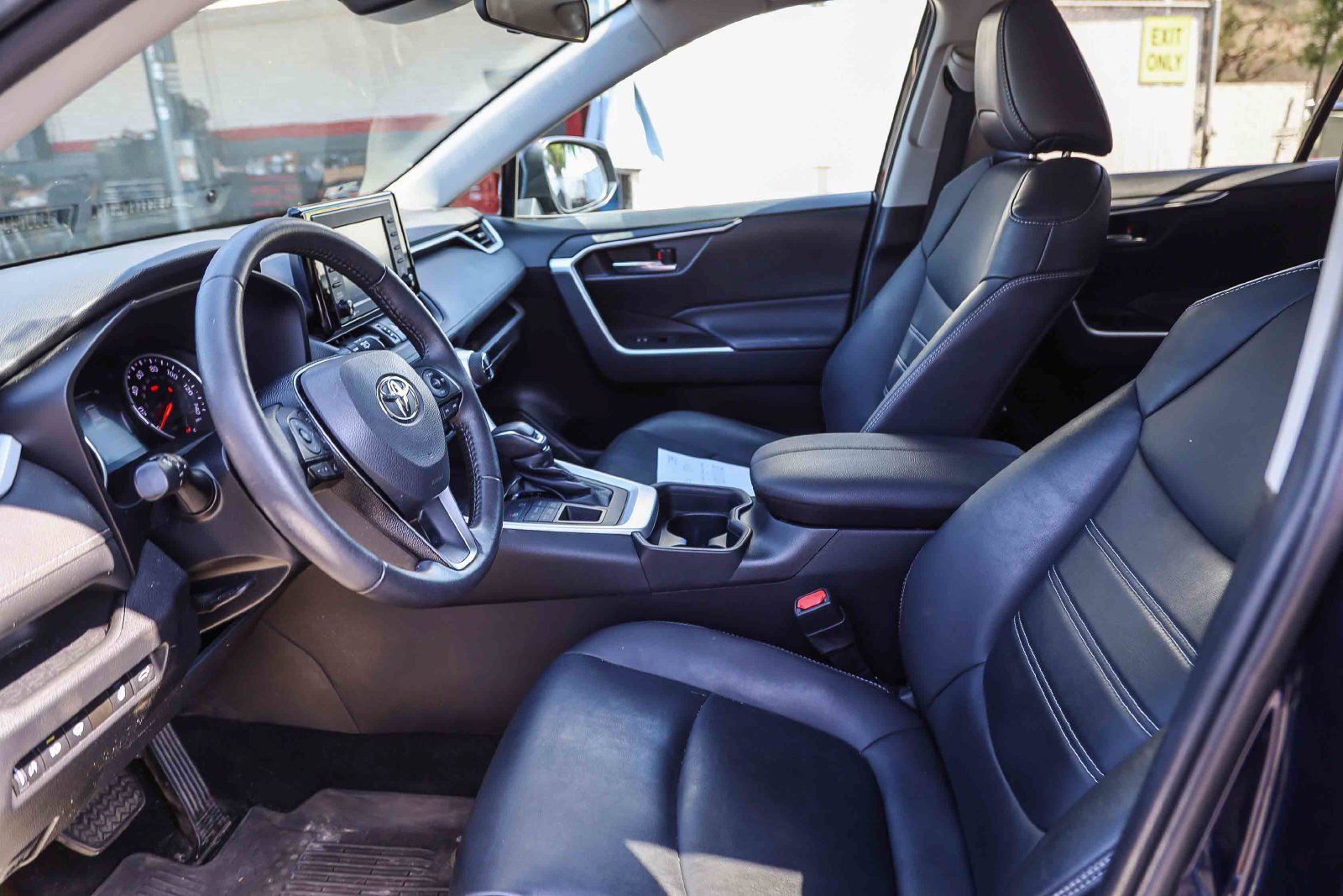 Certified 2021 Toyota RAV4 XLE Premium AWD/4WD image 18