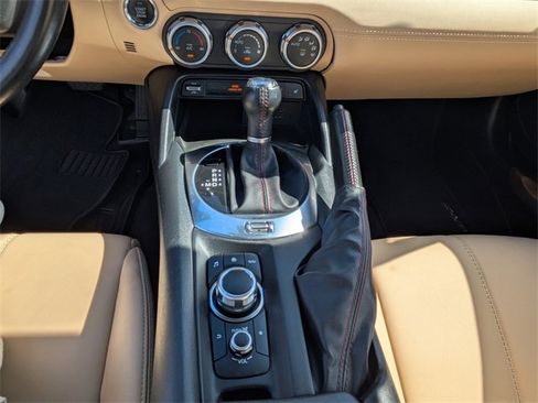 Used 2019 MAZDA MX-5 Miata RF Grand Touring image 17