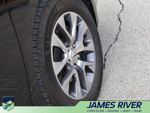 Used 2023 Chrysler Pacifica Pinnacle FWD image 41