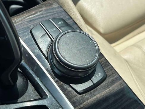 Used 2019 BMW 530i xDrive w/ Convenience Package image 28