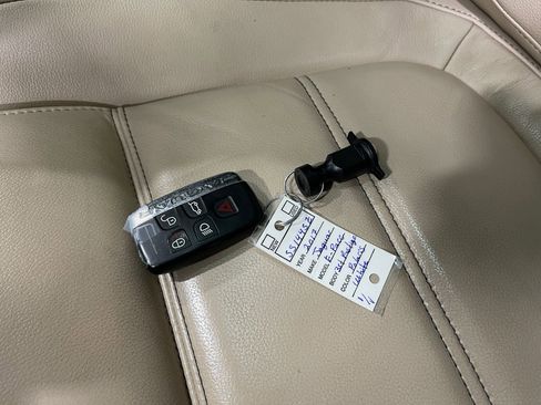 Used 2017 Jaguar F-PACE Prestige image 38