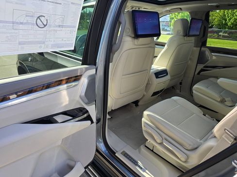 New 2026 Cadillac Escalade Platinum Sport AWD/4WD image 17