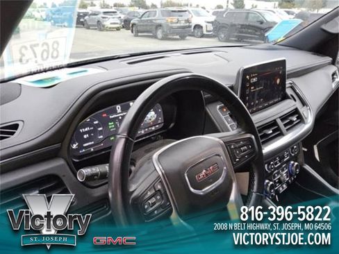 Used 2023 GMC Yukon XL SLT image 4