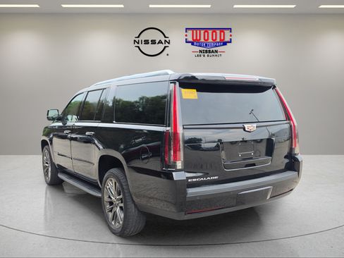 Used 2020 Cadillac Escalade ESV Premium Luxury w/ Escalade Sport Edition AWD/4WD image 4