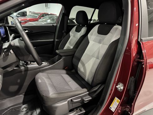 Used 2024 Chevrolet Trax RS w/ Driver Confidence Package image 25