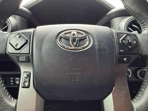 Used 2017 Toyota Tacoma TRD Sport w/ Tow Package image 16