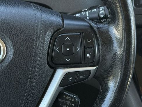 Used 2020 Toyota Sienna XLE w/ XLE Navigation Package FWD image 14