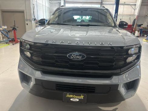 Certified 2025 Ford Expedition Active AWD/4WD image 2