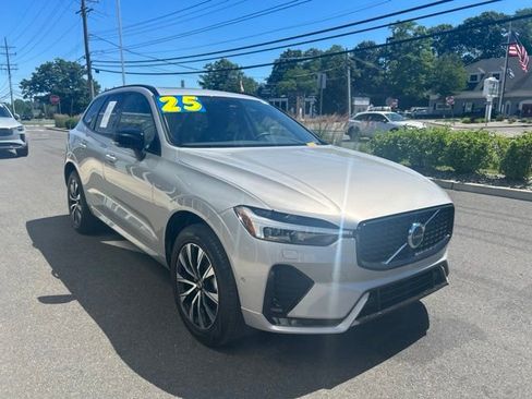 Used 2025 Volvo XC60 B5 Plus AWD/4WD image 6