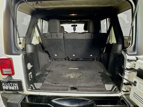 Used 2015 Jeep Wrangler Unlimited Sport image 29