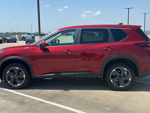 Used 2025 Nissan Rogue SV AWD/4WD image 9