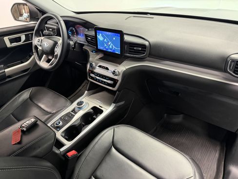 Used 2023 Ford Explorer XLT w/ Equipment Group 202A image 23