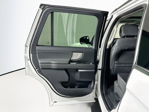 Used 2025 Ford Expedition Active AWD/4WD image 28