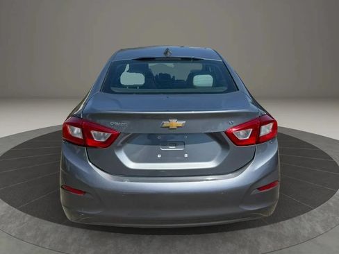 Used 2019 Chevrolet Cruze LT w/ Convenience Package FWD image 5