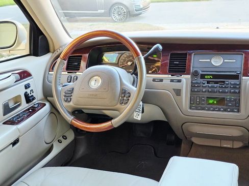 Used 2003 Lincoln Town Car Cartier image 79