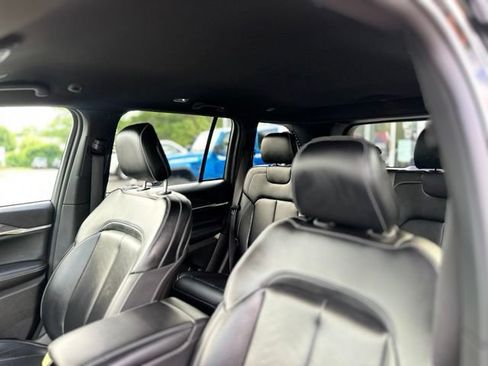 Used 2025 Jeep Grand Cherokee Limited AWD/4WD image 12