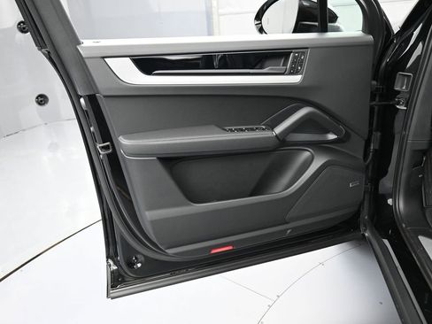 New 2026 Porsche Cayenne image 15