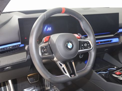 Used 2025 BMW M5 w/ Executive Package image 7