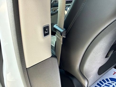 Certified 2023 Chrysler Pacifica Touring-L FWD image 32