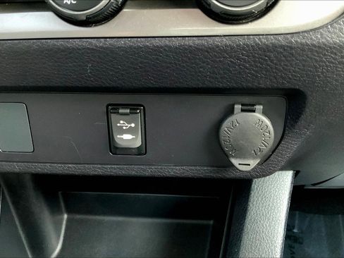 Used 2019 Toyota Tacoma SR AWD/4WD image 33