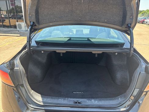 Used 2025 Nissan Altima 2.5 SV FWD image 31