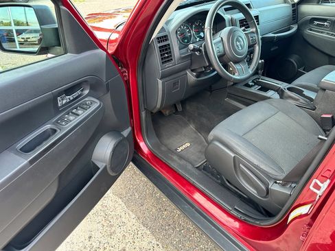 Used 2012 Jeep Liberty Sport w/ Popular Equipment Group AWD/4WD image 9