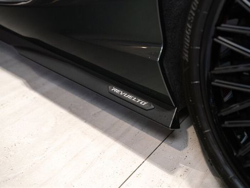 Used 2024 Lamborghini Revuelto AWD/4WD image 18