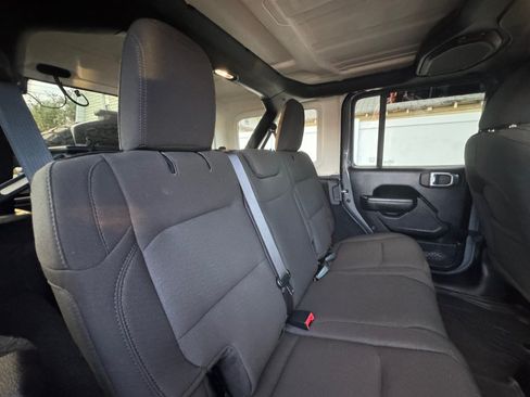Used 2023 Jeep Wrangler 4WD High Altitude image 42