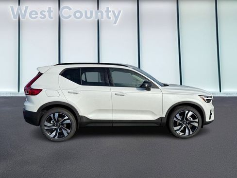 New 2026 Volvo XC40 B5 Ultra w/ Climate Package image 2