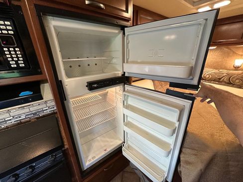 Used 2014 Ford E-350 and Econoline 350 Super Duty Wagon w/ Motorhome Prep Package image 9