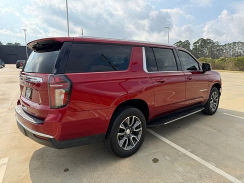 Used 2021 Chevrolet Suburban LT w/ LT Signature Package image 5
