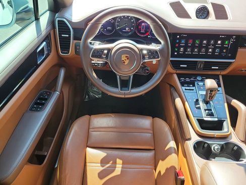 Certified 2022 Porsche Cayenne E-Hybrid Coupe w/ Premium Plus Package AWD/4WD image 21