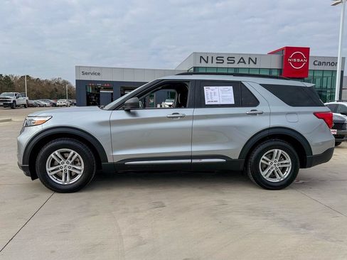 Used 2024 Ford Explorer XLT w/ Equipment Group 202A RWD image 8