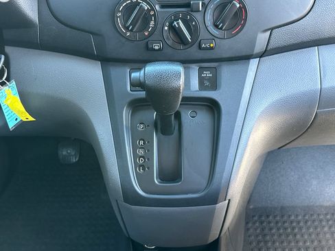 Used 2015 Nissan NV200 SV w/ Technology Package FWD image 18