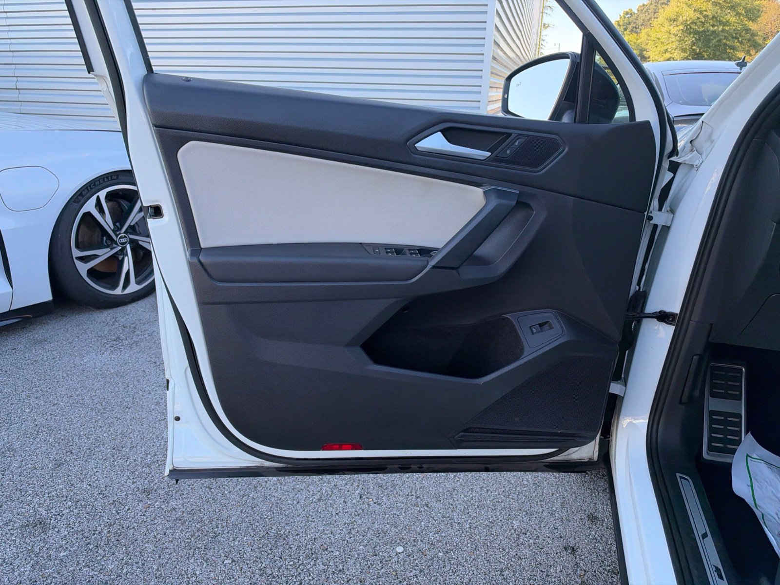 Used 2019 Volkswagen Tiguan SEL Premium R-Line FWD image 26