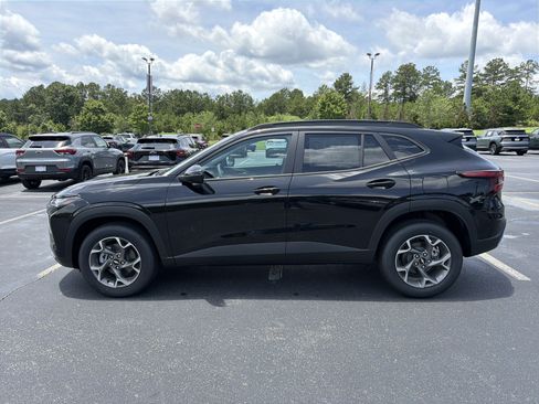 New 2026 Chevrolet Trax LT w/ Driver Confidence Package FWD image 8