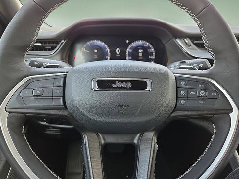 New 2026 Jeep Grand Cherokee Limited w/ Luxury Tech Group II AWD/4WD image 24