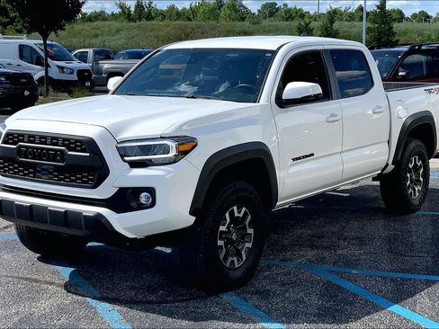 Used 2023 Toyota Tacoma TRD Off-Road w/ Black Out Package (TMS) AWD/4WD image 5