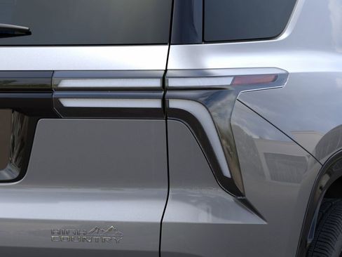 New 2026 Chevrolet Traverse High Country FWD image 11
