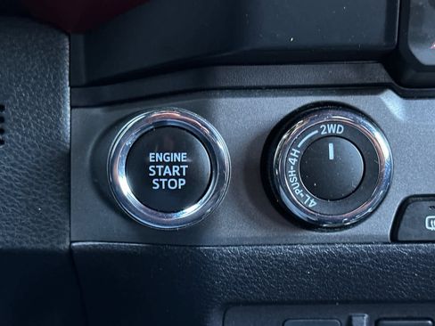 Used 2019 Toyota Tacoma TRD Off-Road AWD/4WD image 23