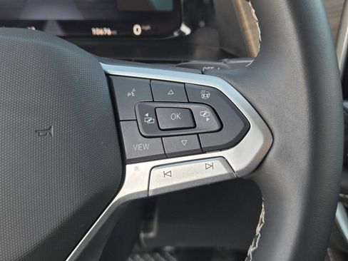 Used 2025 Volkswagen Atlas SE image 16