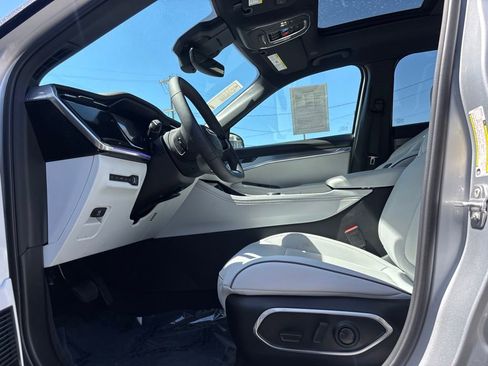 Used 2025 Jeep Wagoneer S Limited image 15