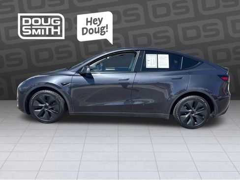 Used 2024 Tesla Model Y Long Range AWD/4WD image 2