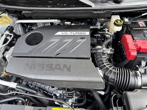 Used 2025 Nissan Rogue SL AWD/4WD image 13