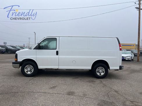 Used 2016 Chevrolet Express 3500 RWD image 6