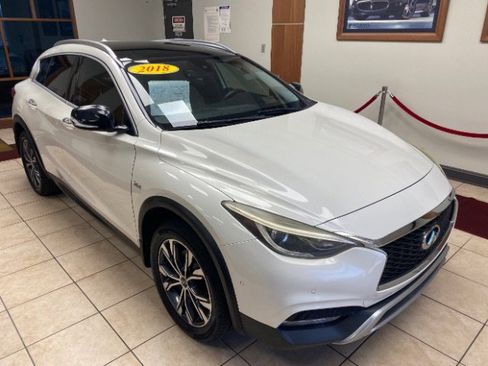Used 2018 INFINITI QX30 Premium w/ Navigation Package AWD/4WD image 6